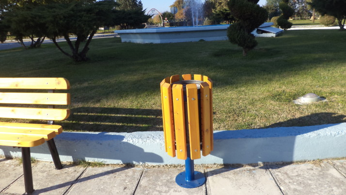 70.00 WOODEN DUSTBIN